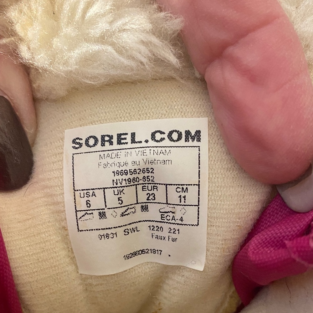 Sorel Kids' Fuchsia and Black Snow Boots Size 6. Fun Sliding Puddle Jumpers Snow - Picture 2 of 7